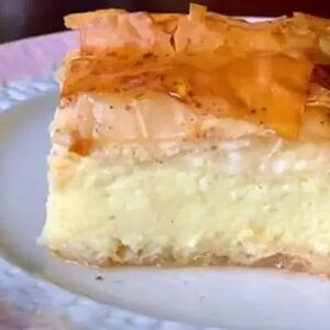 Recept za brzu, grčku krempitu od gotovih kora! Spolja hrskava, unutra puna krema, gotova za 20 minuta