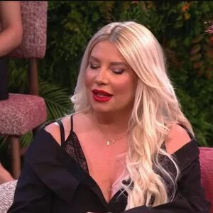 DEA PRIZNALA SIMPATIJE PREMA 10 GODINA STARIJEM PEVAČU! Bio joj u sobi BEZ MAJICE, a onda je molio da...