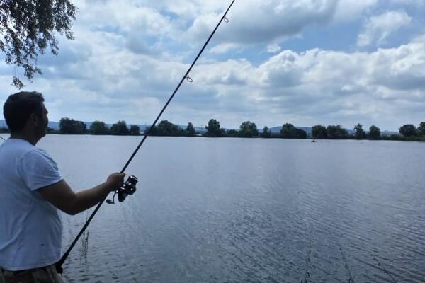 "UDAR JE BIO GROMOVIT" Relja (14) iz mora izvukao zver od 10,6 KILOGRAMA! Borba trajala 7 minuta, a onda... (FOTO)