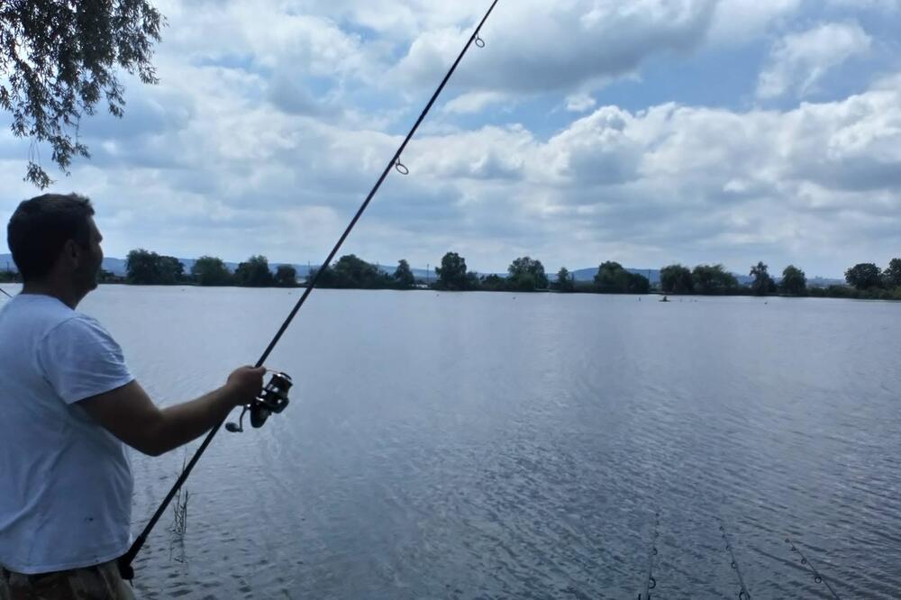 "UDAR JE BIO GROMOVIT" Relja (14) iz mora izvukao zver od 10,6 KILOGRAMA! Borba trajala 7 minuta, a onda... (FOTO)