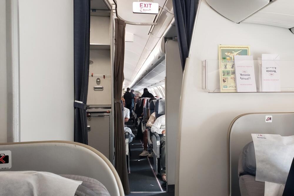 ISPLIVAO SNIMAK NEVIĐENE DRAME NA LETU ZA TEL AVIV: Potukli se pilot i kopilot, KRV ŠIKLJALA NA SVE STRANE (VIDEO)