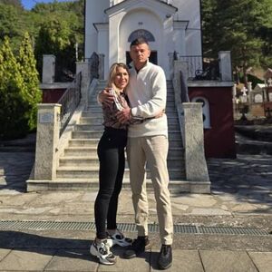 "VERUJ I DESIĆE SE" Jovana i Tigar posetili svetinju, ni tamo ne puštaju jedno drugo! Bog joj uslišio molitvu