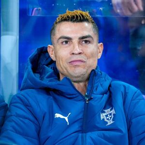 Pojavio se snimak: Ronaldo beži iz hotela i ulazi u crni kombi! (VIDEO)