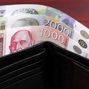 Potpis koji može skupo da vas košta: Evo šta banka može da naplati od vas ako ste žirant!