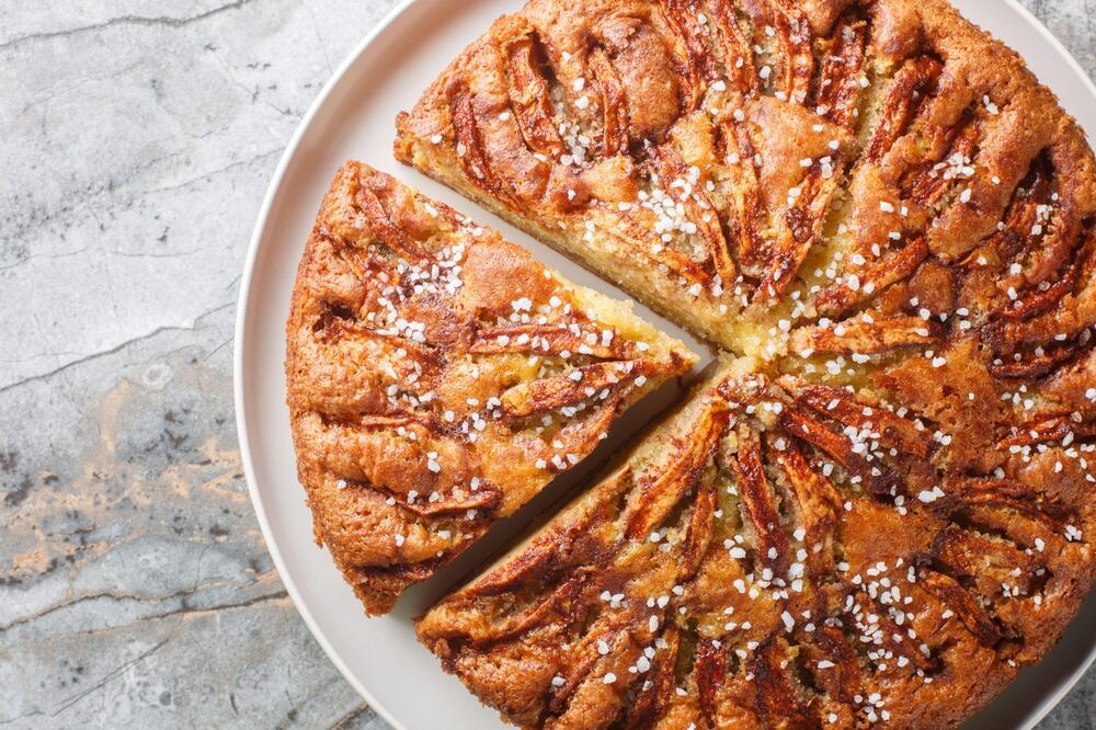 Norveška torta od jabuka je pravi užitak za jesen! Sočna, sprema se brzo, imamo sve sastojke u Srbiji