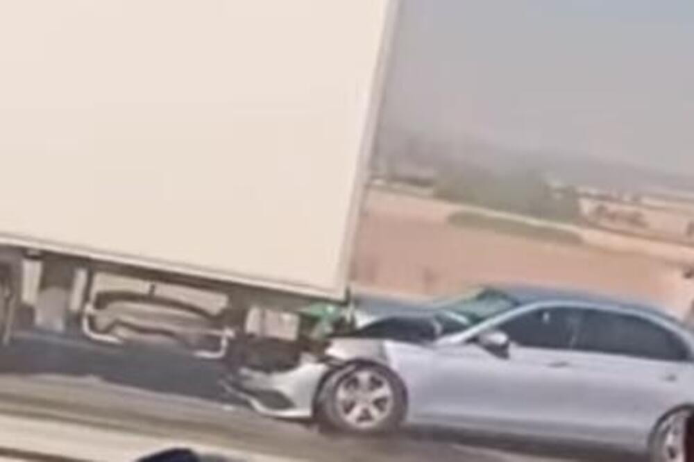 Novi lančani sudar, učestovalo najmanje 7 vozila: Ne vidi se prst pred okom zbog dima, dramatični snimci (VIDEO)