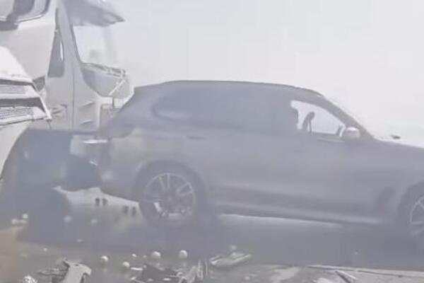 Porastao broj povređenih u lančanom sudaru kod Kuzmina: Među njima i dvoje dece, jedna osoba ima teške povrede
