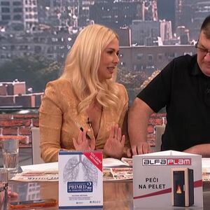 PLAVUŠA SA FATALNIM DEKOLTEOM UŠETALA U STUDIO PINKA I SELA PORED SARAPE! Mitrović je ZAPOSLIO a Srbima pale vilice