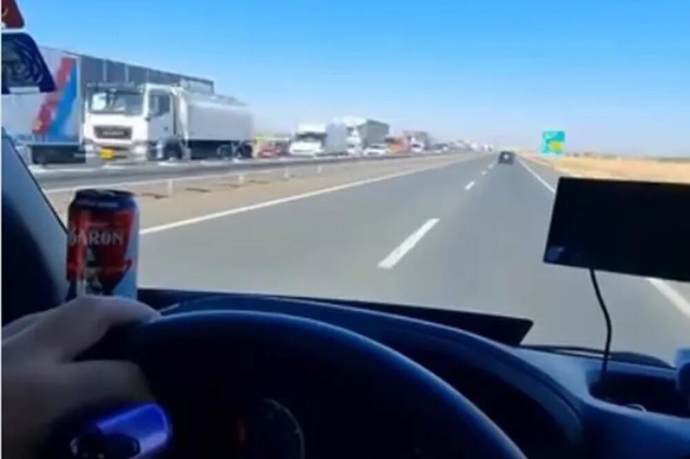 AUTOMOBILI MILE ILI STOJE, TOTALNA KATASTROFA: Kolaps na prilazima Beogradu! (VIDEO)