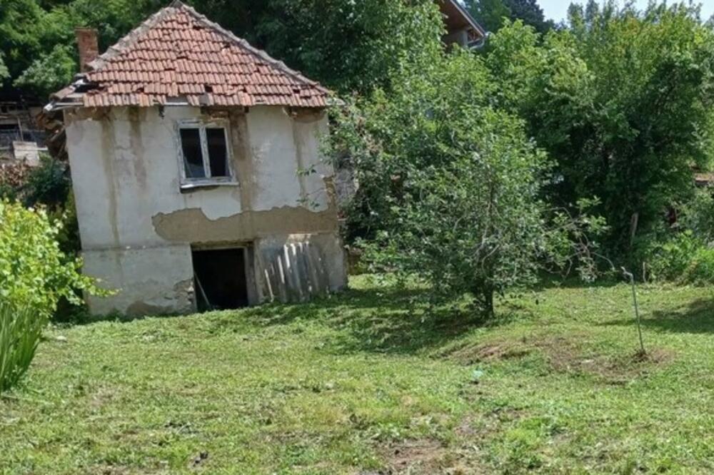 Kuća zlata vredna na samo 2 minuta od Dunava: 4 ara placa i bunar za samo 10.000 evra, i tu nije kraj!