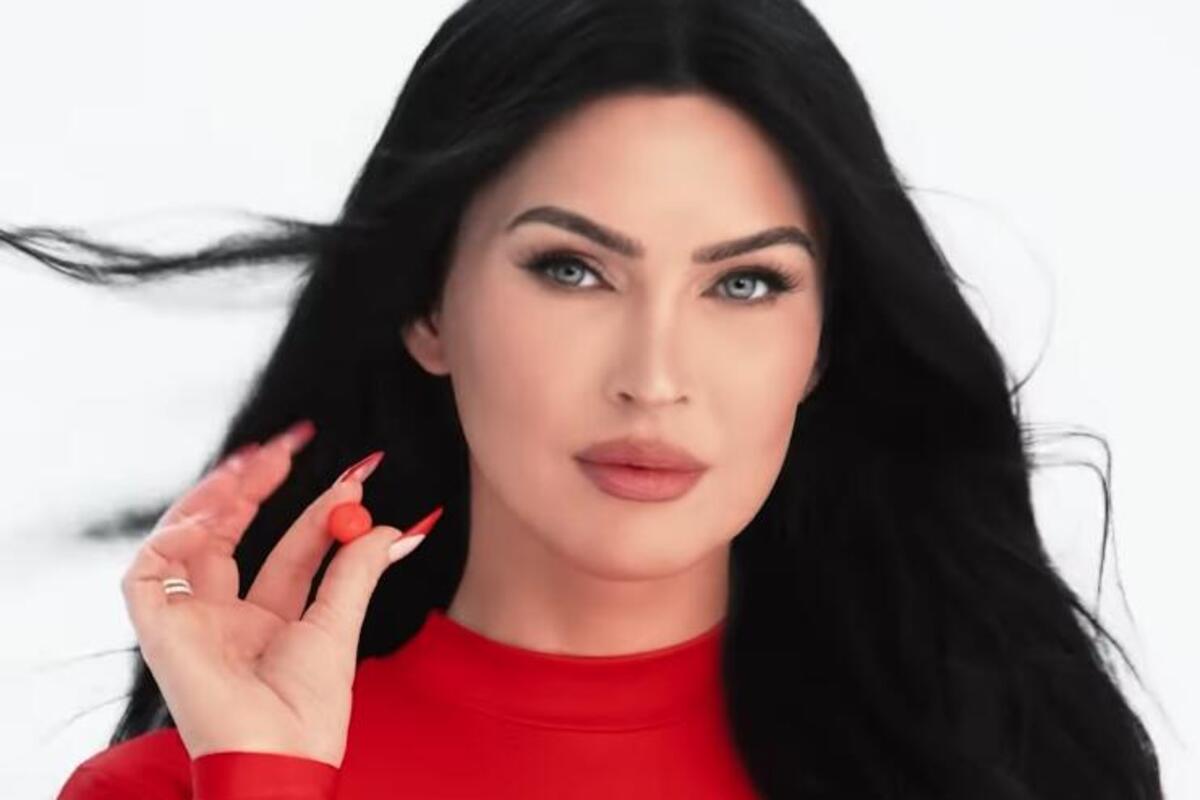 Megan Foks u reklami za potenciju