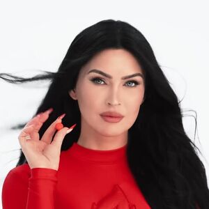 "DOLAZIM DIREKTNO NA VRATA": Megan Foks REKLAMIRA LEK ZA POTENCIJU! Snimak šokirao, BOLJE OD VIJAGRE