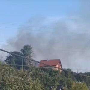 Vatrena stihija nadomak Užica: Crni dim prekrio nebo, vatra ne prestaje da bukti (VIDEO)