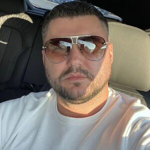 MAJKO SVETA, NJEGOV AUTO SKUPLJI NEGO NEČIJI STAN: Ljudima popadale vilice zbog besne mašine, papreno