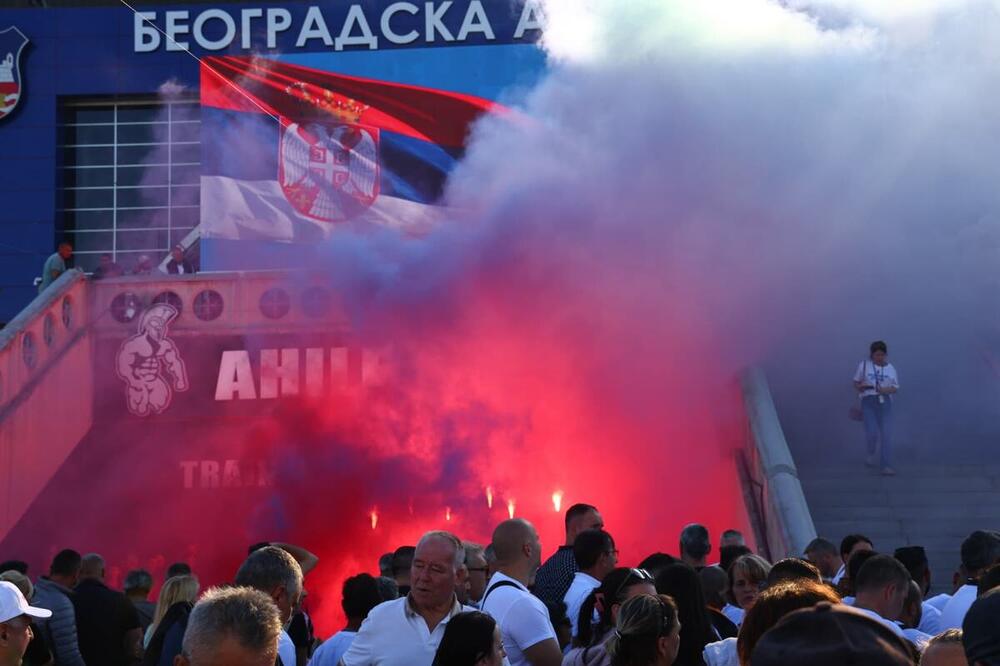 (UŽIVO) REKE LJUDI STIŽU NA SKUP UJEDINJENE SRBIJE! Sjajna atmosfera, GRME TRUBAČI, veterani napravili SPEKTAKL!