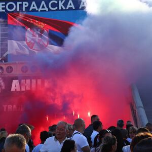 (UŽIVO) REKE LJUDI STIŽU NA SKUP UJEDINJENE SRBIJE! Sjajna atmosfera, GRME TRUBAČI, veterani napravili SPEKTAKL!