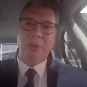 "BESKRAJNO SAM ZAHVALAN LJUDIMA" Vučić stiže u Arenu, obratio se iz automobila: "BORIĆEMO SE! IDEMO DA IH POBEDIMO"
