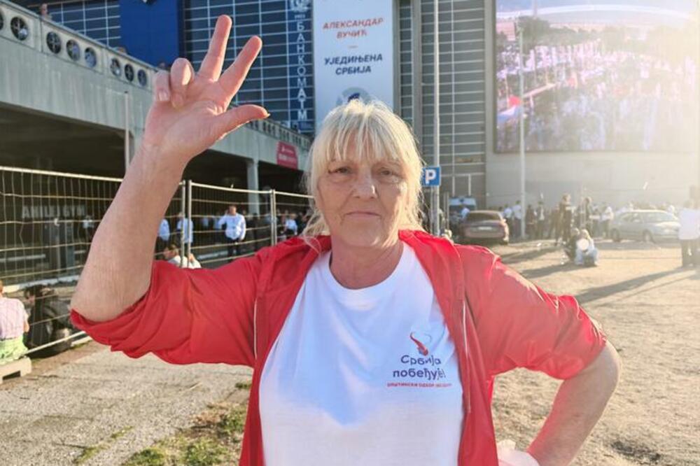"ŽELELA SAM I DA DECA VIDE KAKO IZGLEDA UJEDINJENJE SRBIJE" Jasna poruka ljudi koji su došli na skup u Areni!