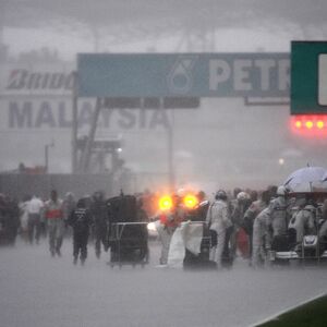 Potop, grmljavina i haos u Maleziji &ndash; odložen start trke Formule 1!