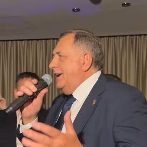 DODIK UZEO MIKROFON PA ZAPEVAO 2 VELIKA HITA! Ovako slavi pobedu! Hit snimak