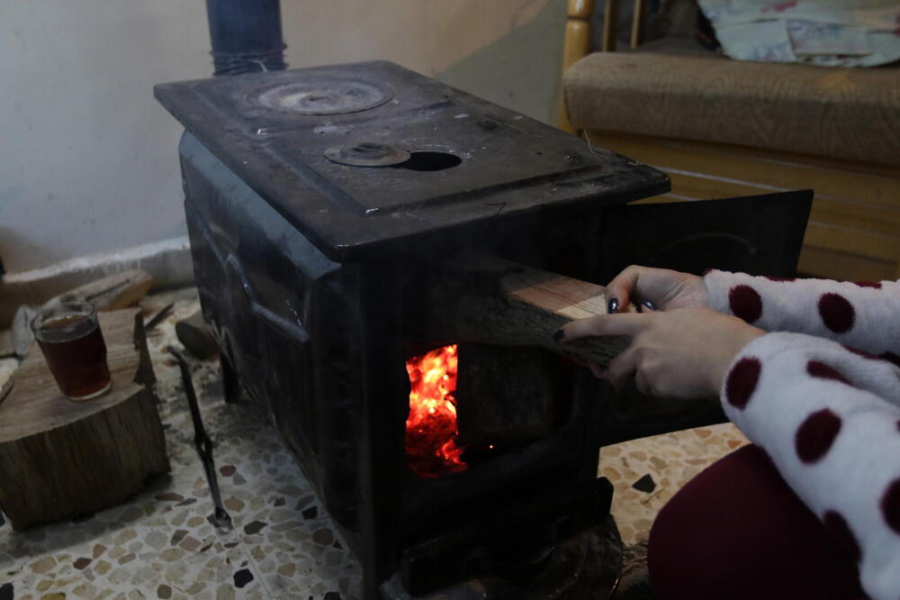 Ljudi na selu odavno znaju ovaj trik za grejanje: Peć duže drži toplotu, a može da vam uštedi kamion drva!