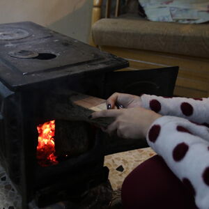 Ljudi na selu odavno znaju ovaj trik za grejanje: Peć duže drži toplotu, a može da vam uštedi kamion drva!