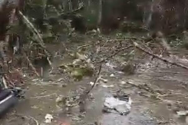 Srušio se vojni avion sa 32 putnika! Horor prizor za mests katastrofe (VIDEO)