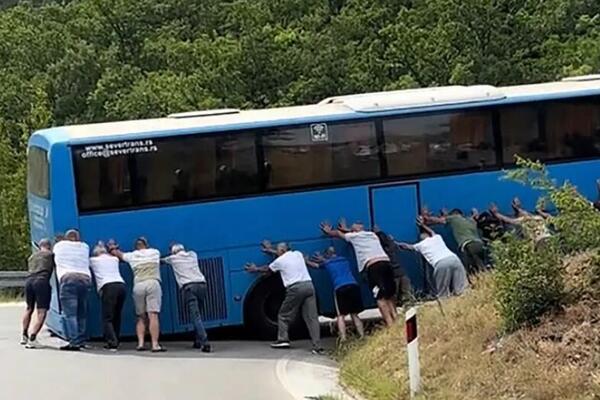LJUDI, ŠTA TO RADITE?! Srbi plaču od smeha zbog ovog snimka, PA DA LI JE MOGUĆE, ŠTA POKUŠAVAJU?! VIDEO