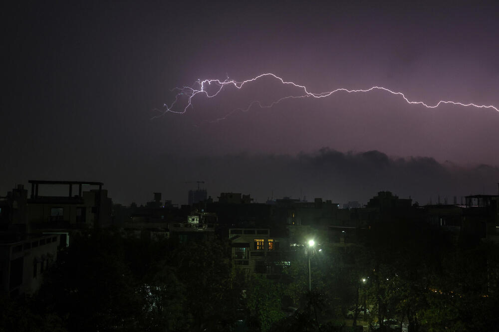 Jake grmljavinske oluje tutnje po ovim delovima Mediterana: Snažno nevreme donosi i morske pijavice, sprema se haos