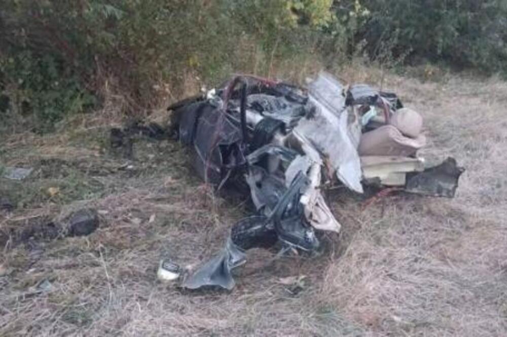 Jezive slike strašne nesreće kod Šapca: Marko (25) poginuo na licu mesta, drugom mladiću se bore za život (FOTO)