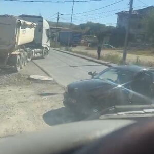 Teška nesreća kod Resnika, u jednom vozilu bila i beba: Sudarila se tri automobila i kamion (VIDEO)