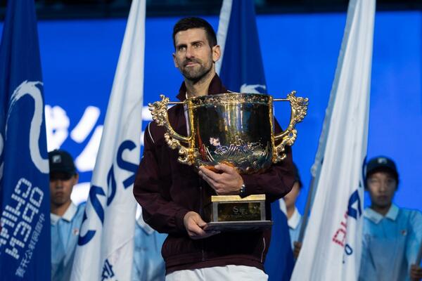 Đoković se izvinio De Minoru i poručio da može da pobedi najbolje!
