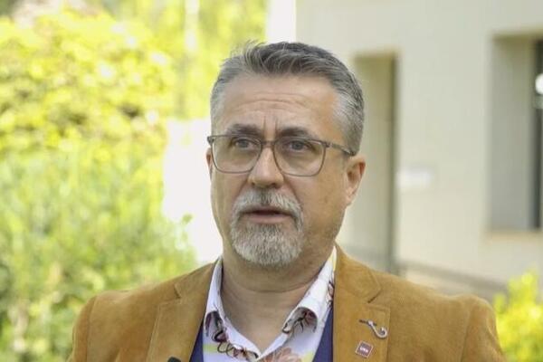 CREVA I IMUNITET ĆE VAM BITI ZAHVALNI Čuveni imunolog otkrio ŠTA JEDE AMA BAŠ SVAKOG DANA: Jeftin je i ima ga svuda