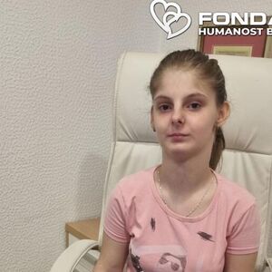 Sara ima retku bolest koja joj utiče na razvoj, mišiće i vid: Sledi joj još jedna operacija, pomozimo joj svi