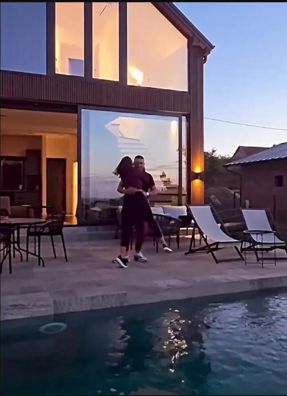 ON JE UHVATIO MUŠKI, A ONA...! PREVARILA GA U RIJALITIJU, A SAD NE MOGU DA SE OBUZDAJU! Iscurio SNIMAK