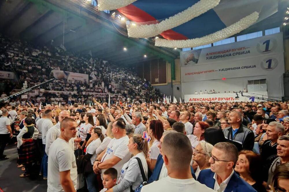 (UŽIVO) Odzvanjalo"STAVI RUZMARIN ISPOD JASTUKA" u Kragujevcu! Vučić počeo obraćanje: "OVO JOŠ NISAM DOŽIVEO"