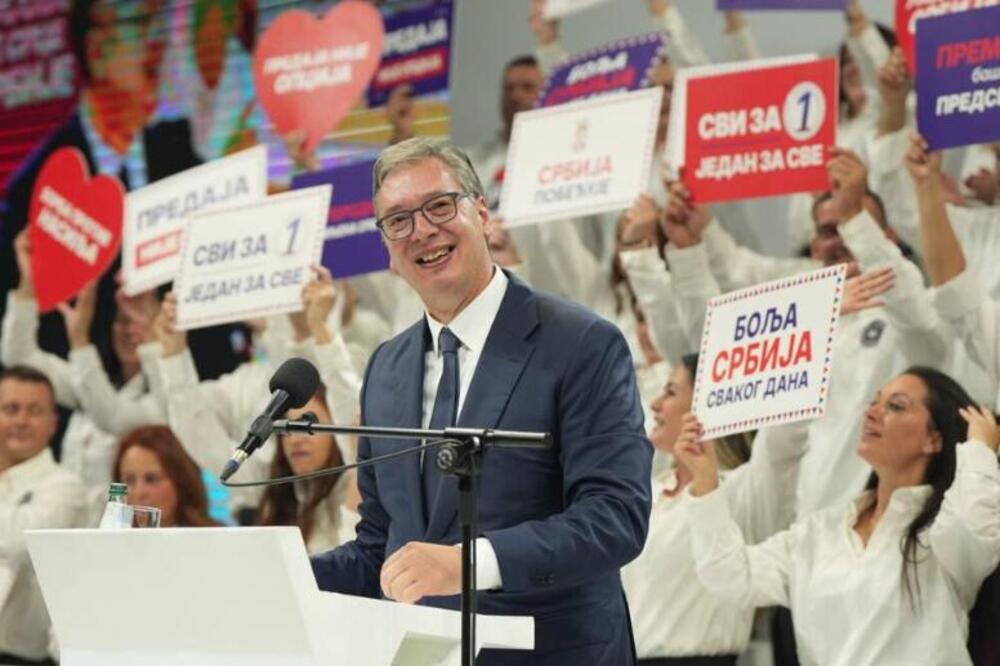 Vučić sa velikog skupa u Kragujevcu: "Hoću da penzija bude preko 750 evra na kraju mog mandata"