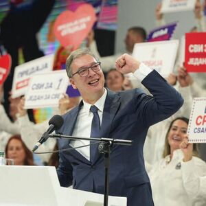 "VAŽNO JE DA POBEDA 25. BUDE ŠTO UBEDLJIVIJA" Vučić sa skupa "Ujedinjene Srbije": "HOĆU DA PENZIJE PRATE PLATE"