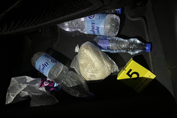 Droga pronađena na Savskom vencu: Policija češlja sve, automobil, stan i prostorije zgrade (FOTO)