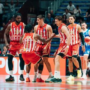 Nvora pogađao sa svih strana, Zvezda srušila Budućnost!