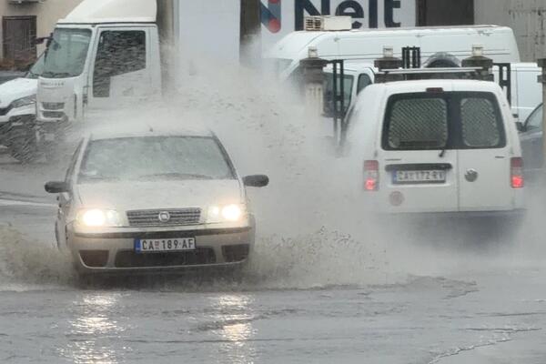 Potop na ulicama u ovom srpskom gradu: Žestok pljusak doveo do haosa, automobili jedva prolaze