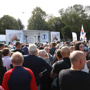 150 gradova i sela širom države pruža podršku "Ujedinjenoj Srbiji": Ogromna kolona krenula iz Trstenika