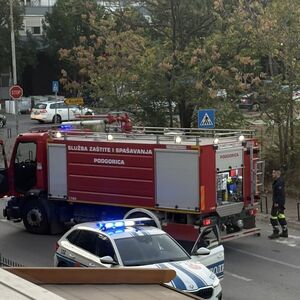 Mladić nađen u lokvi krvi ispred zgrade! Komšije probudile rotacija i policija, opsadno stanje, evo i gde (FOTO)