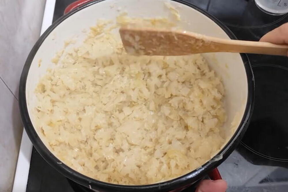 Da li ste probali musaku sa kiselim kupusom? Kombinacija sastojaka je pun pogodak, a ne zahteva trud