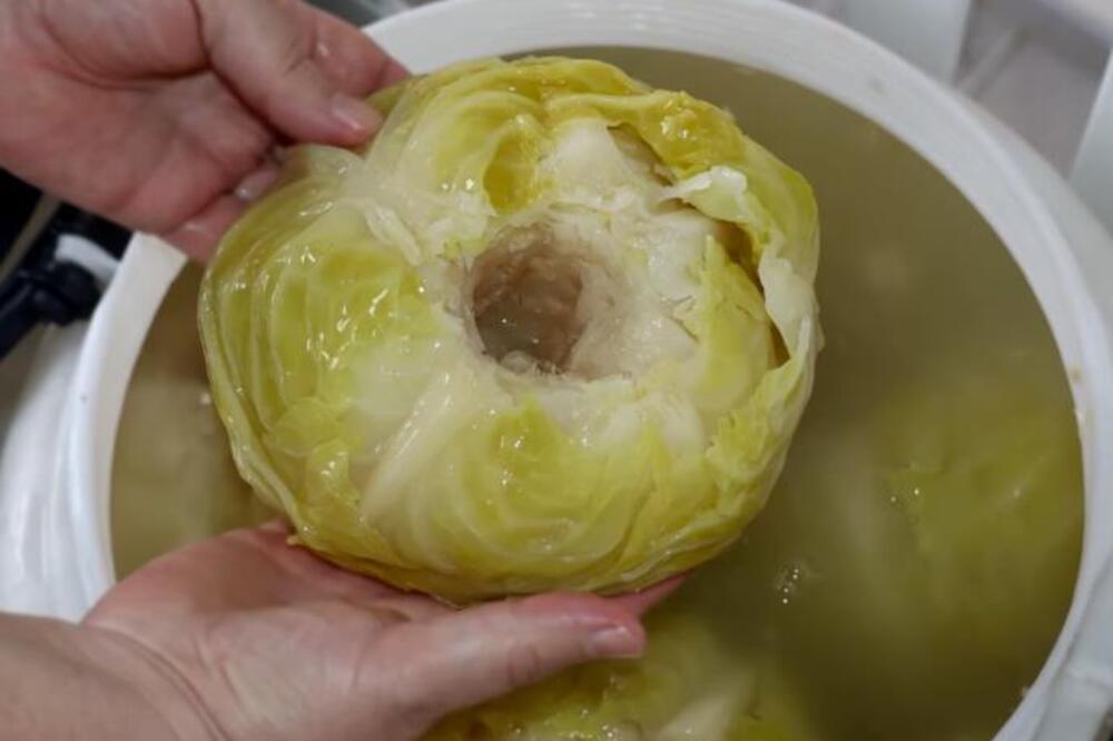 Evo ša rade iskusne domaćice kada presole kupus! Vadi iz propasti, a malo ko zna