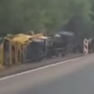 (Video) Prevrnuo se kamion: Nova nesreća na srpskim putevima!