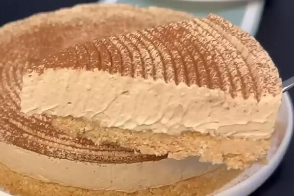 Recept za tortu bez pečenja koja je gotova za 10 minuta: Slatkiš od 6 sastojaka se pravi lako, a baš je ukusan!