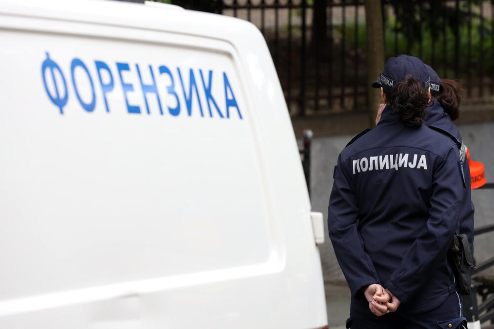 Zapaljen luksuzni "Volvo" na Zvezdari: Kamere snimile počinioca