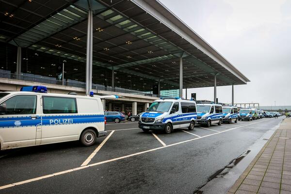 VOJSKA PODIGLA AVIONE, HAOS NA AERODORMU U NEMAČKOJ! Obustavljeni svi letovi, proglašena vanredna situacija