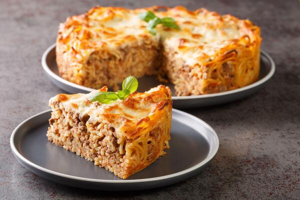 Recept za sirotinjsku pitu sa mesom bez kora! Ukusna, puna fila, a košta baš malo, sprema se za 5 minuta